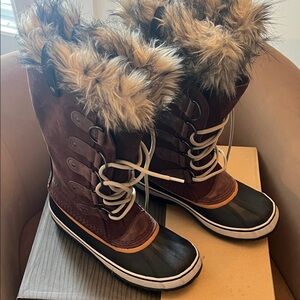 Sorrel Women's Brown and Black Winter Boots